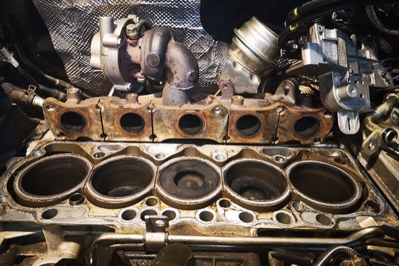 D5 motor, hengerfej leszerelve