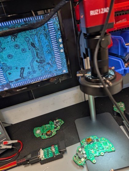 Elektronikai javítás mikroszkóp alatt