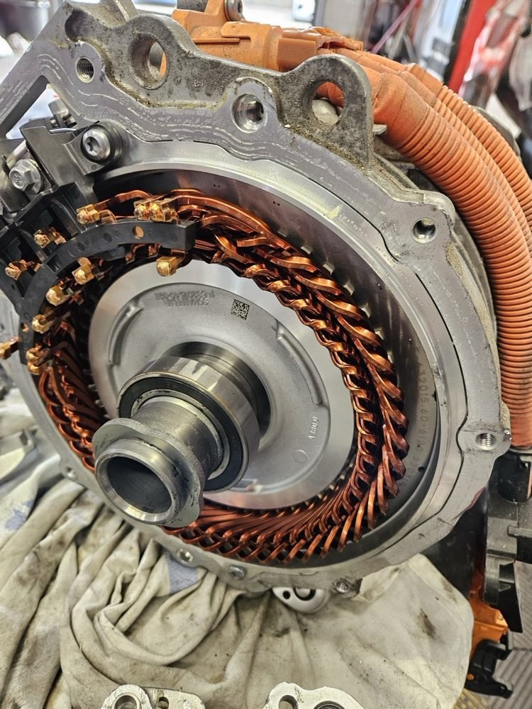 Villanymotor bontva